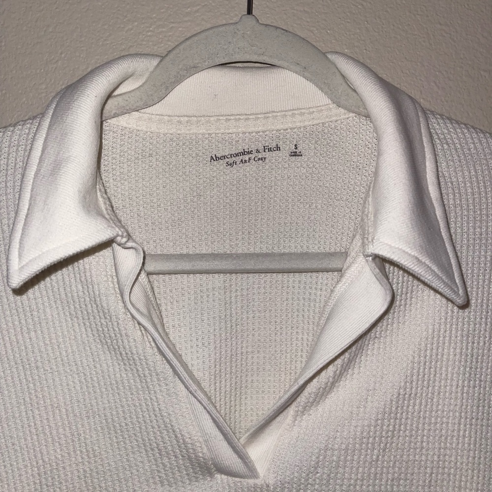 Abercrombie & Fitch Collared Long Sleeve Cropped Waffle Knit Shirt Small - Picture 2 of 3